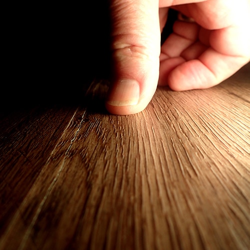 Vệ sinh và làm sạch bề mặt gỗ CASA chuyên nghiệp